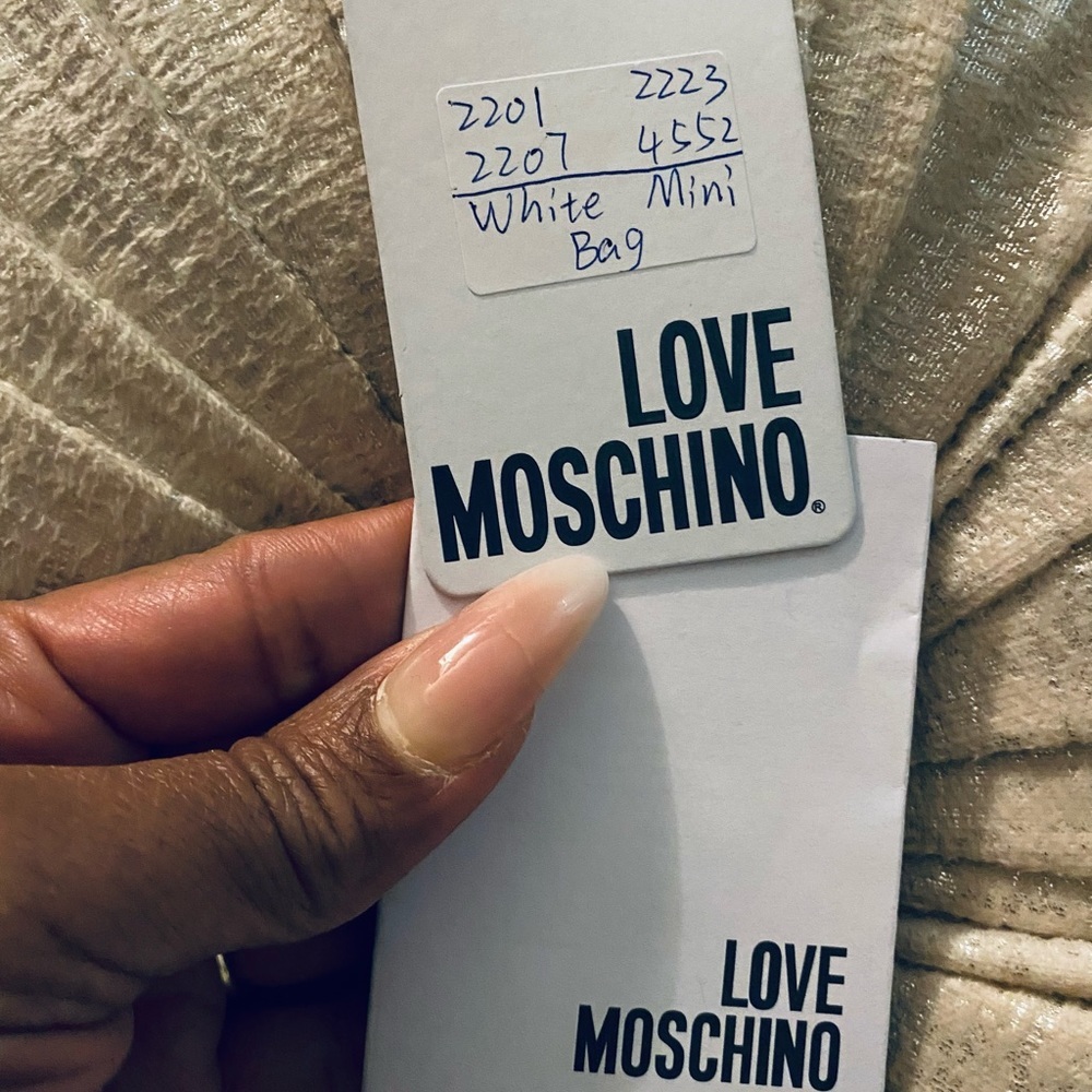 Moschino mini round bag😍😍 - Picture 3 of 5